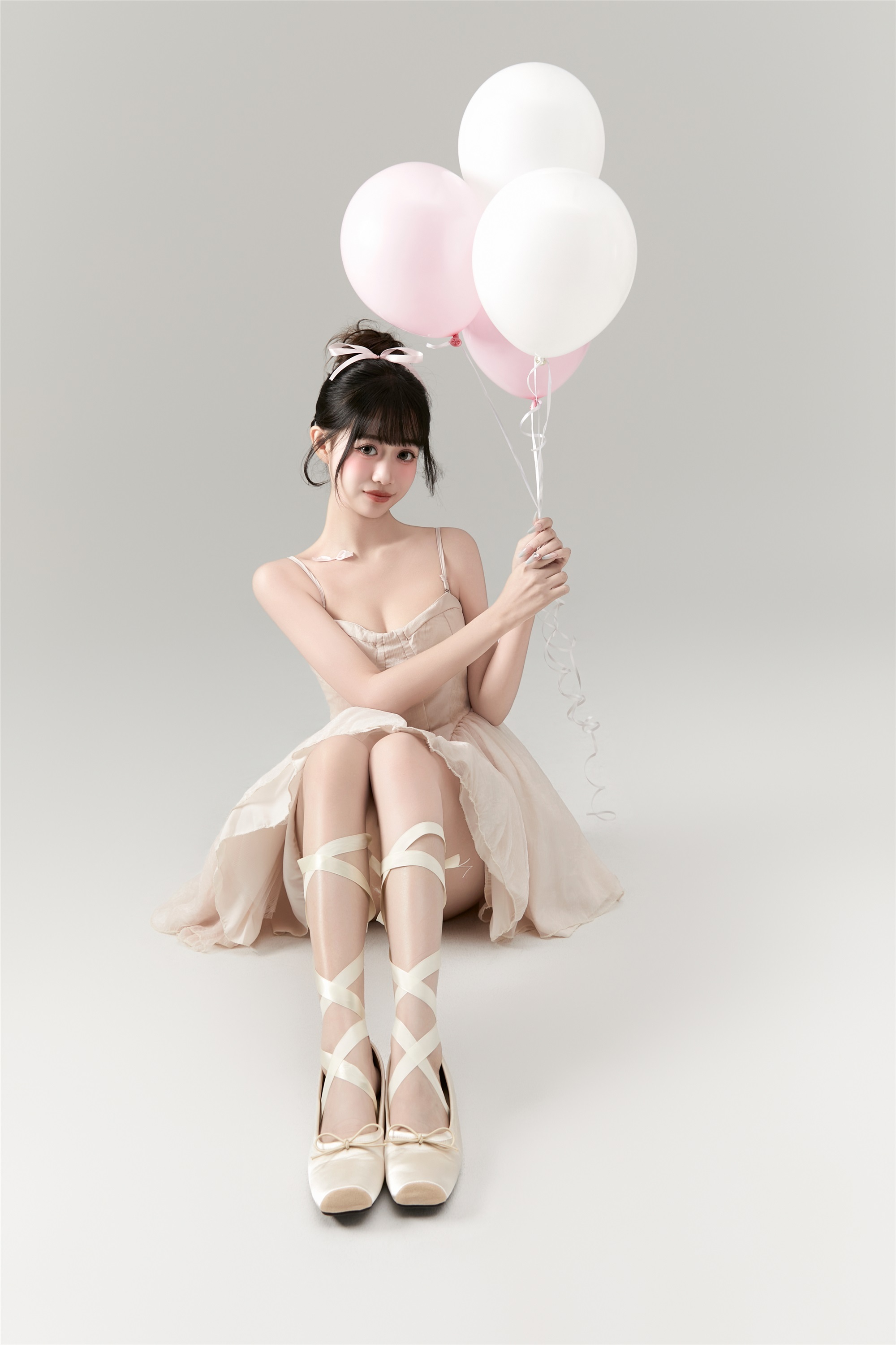 YITUYU艺图语 2025.01.01 芭蕾少女生日写真 菠萝包